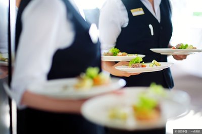 解開餐飲業困局 為何服務員抱怨頻發且積極性低迷？