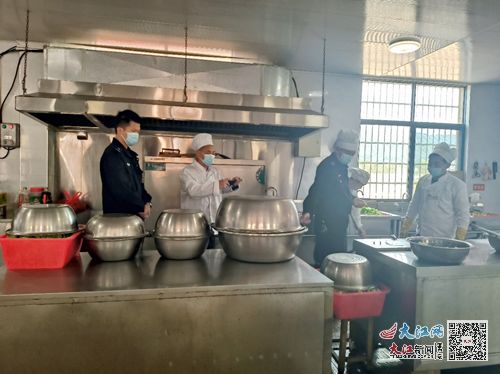 崇仁縣市場監(jiān)管局聯(lián)合開展校園食堂食品安全專項(xiàng)檢查